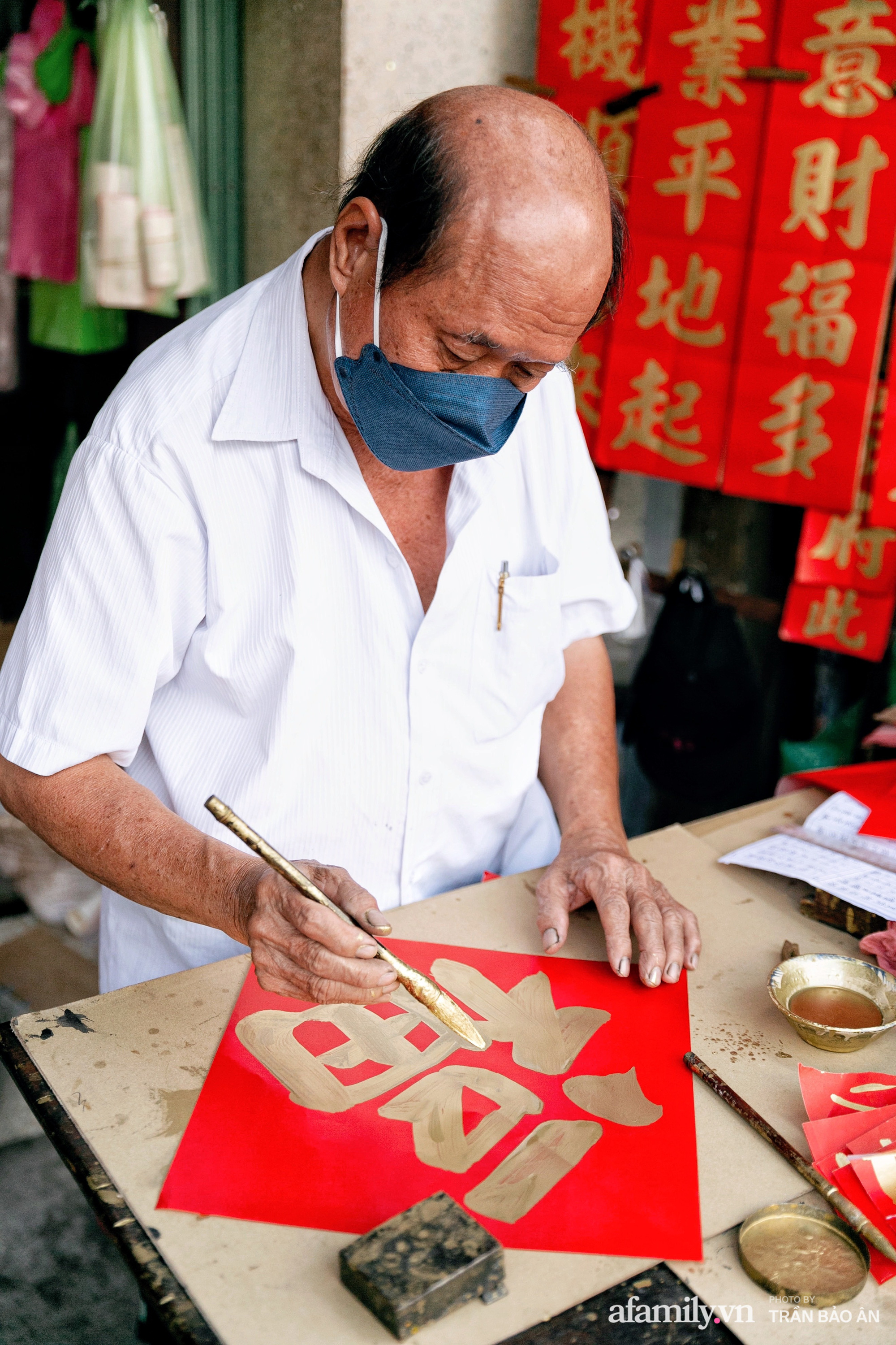 Nghề viết liễn của người Hoa - một trong những báo hiệu Tết đã về và câu chuyện nhiều ý nghĩa - Ảnh 5.