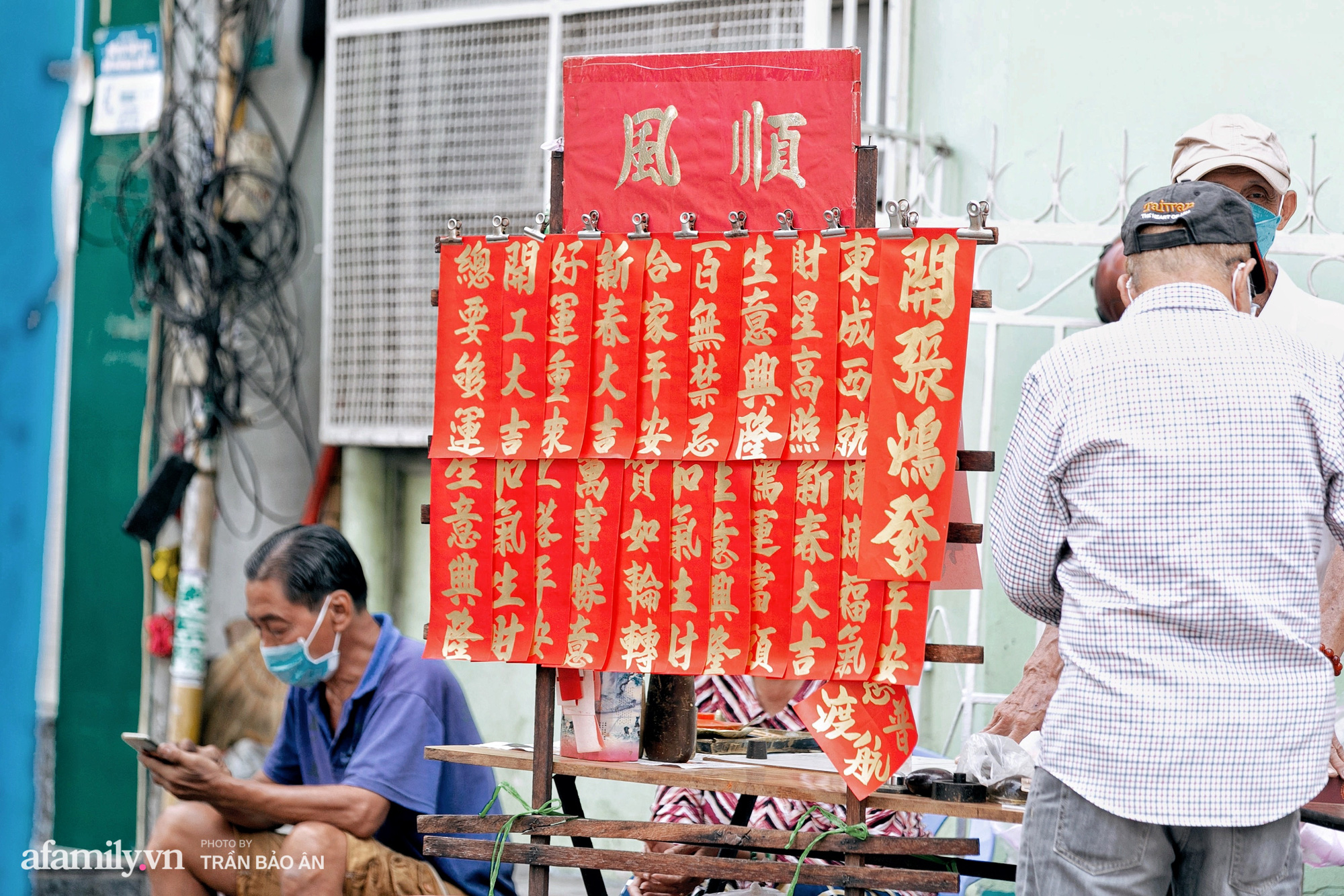 Nghề viết liễn của người Hoa - một trong những báo hiệu Tết đã về và câu chuyện nhiều ý nghĩa - Ảnh 3.