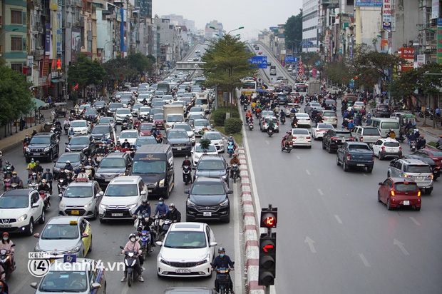Cập nhật tình hình các bến xe ở Sài Gòn - Hà Nội ngay lúc này: “Nhìn mọi người mang quà Tết về quê khiến mình thấy háo hức lắm” - Ảnh 6.