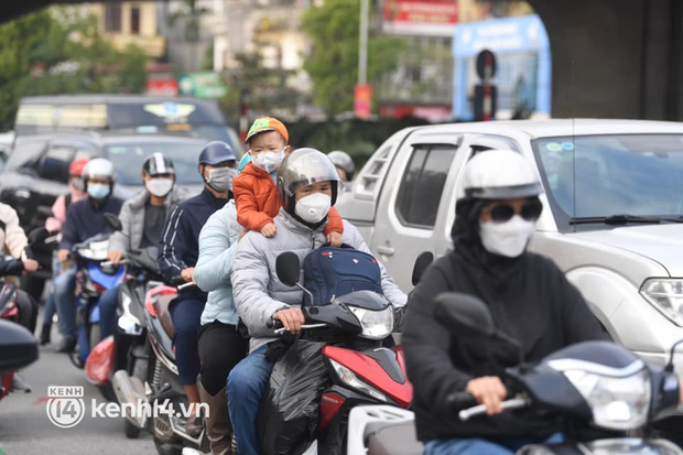 Cập nhật tình hình các bến xe ở Sài Gòn - Hà Nội ngay lúc này: “Nhìn mọi người mang quà Tết về quê khiến mình thấy háo hức lắm” - Ảnh 13.