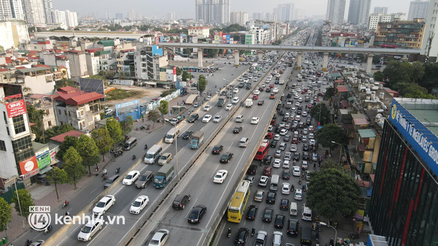 Cập nhật tình hình các bến xe ở Sài Gòn - Hà Nội ngay lúc này: “Nhìn mọi người mang quà Tết về quê khiến mình thấy háo hức lắm” - Ảnh 8.