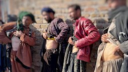 Người dân Afghanistan bán thận, tính bán con vì túng quẫn