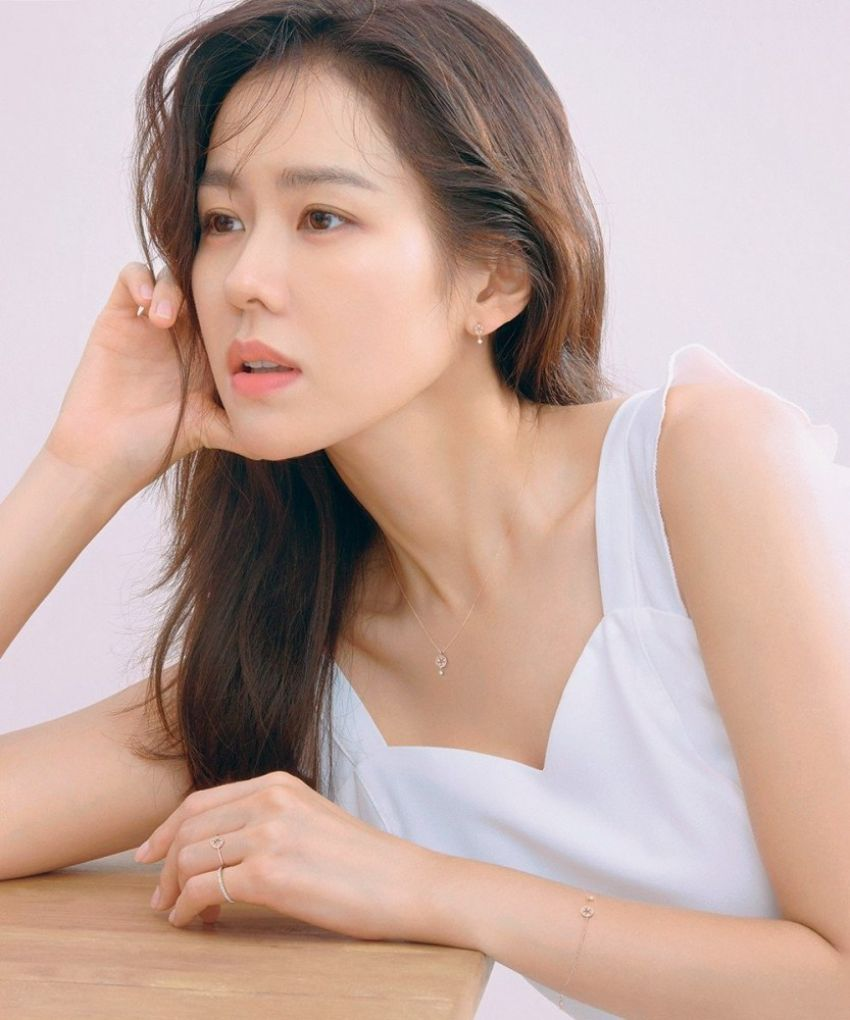 Son Ye Jin style Hở mà vẫn sang, Son Ye Jin nhờ cả vào điểm tuyệt phẩm này để khoe dáng sexy mà không ai chê phô phang - Ảnh 12.