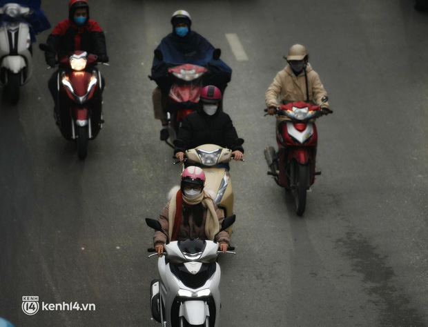 Ảnh: Nhiều tuyến phố Hà Nội, Sài Gòn ken đặc phương tiện trong ngày đầu đi làm sau kỳ nghỉ Tết Nguyên đán - Ảnh 6.