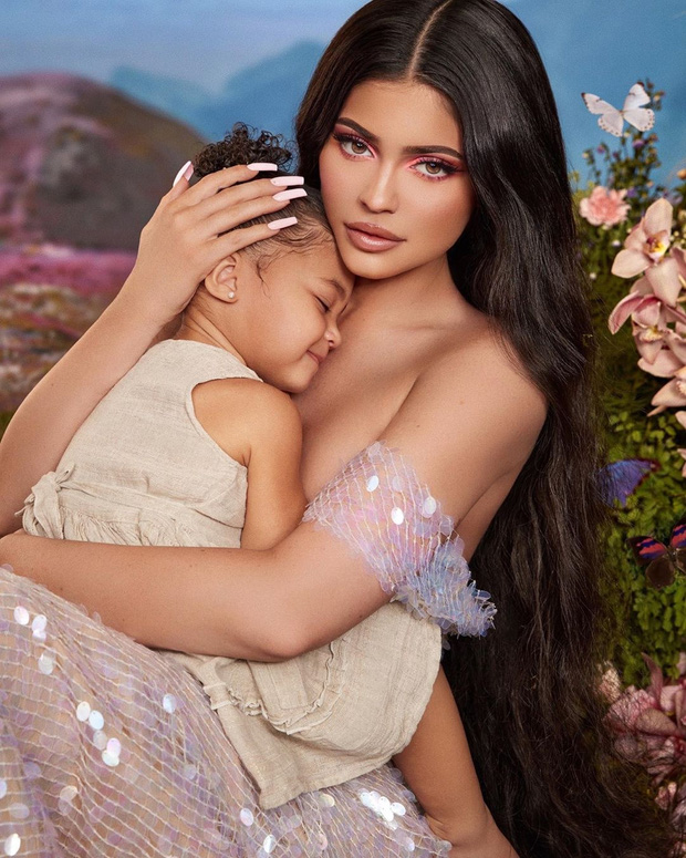 Kylie Jenner hạ sinh con thứ 2 đúng ngày 2/2/2022, vợ Justin Bieber và gần 8 triệu người phát sốt vì ảnh đầu tiên của bé - Ảnh 9.