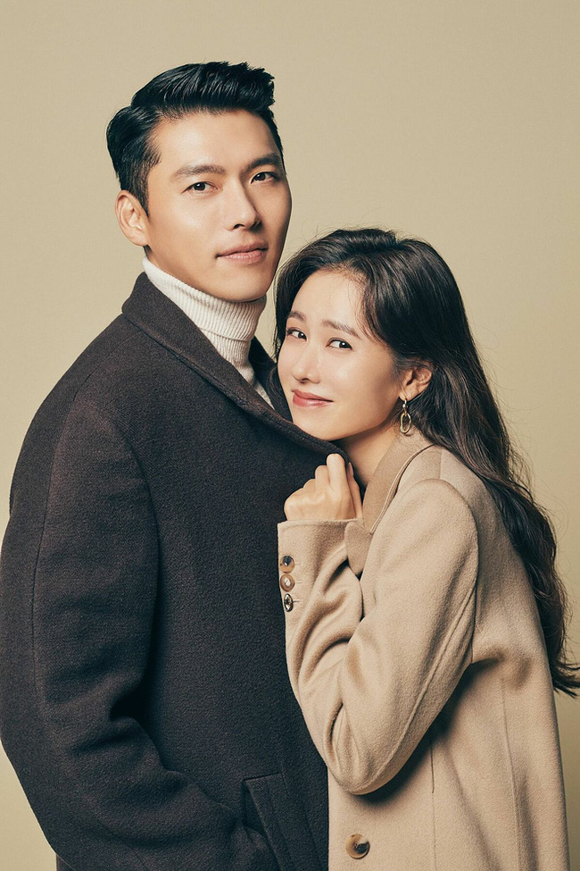 Son Ye Jin và Hyun Bin xuất hiện bên nhau sau tin đồn chuẩn bị kết hôn, cặp đôi nắm chặt tay khiến netizen phát sốt - Ảnh 4.