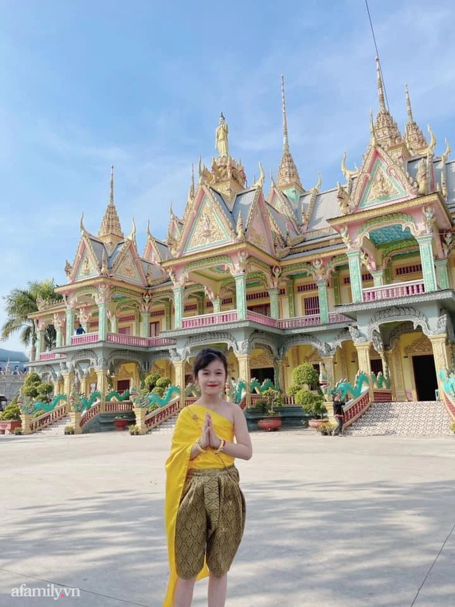Bé gái Sóc Trăng xinh đẹp hút mắt trong loạt ảnh thăm chùa Som Rông với trang phục truyền thống của người Khmer - Ảnh 2.