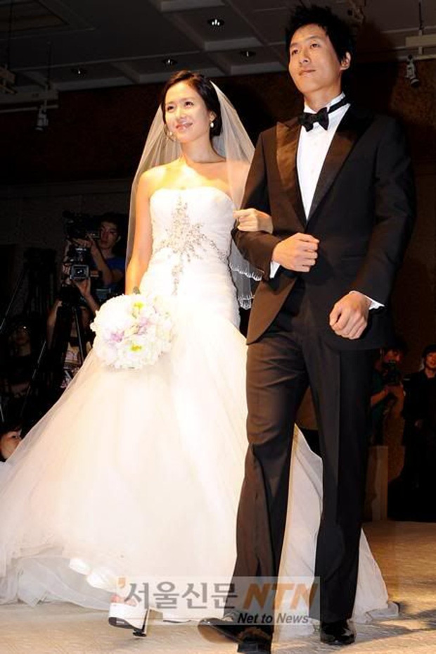 Ngô Thanh Vân đi thử váy cưới một thiết kế na ná Son Ye Jin