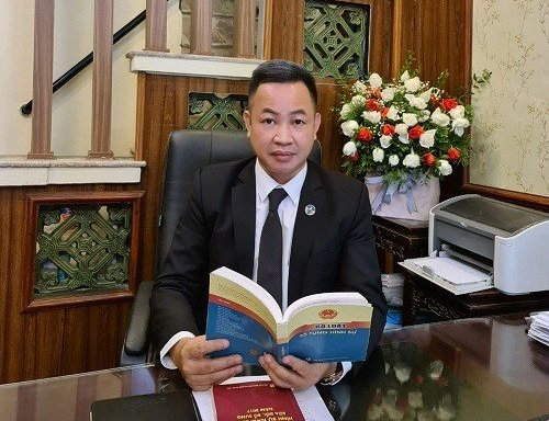 Luật sư thông tin 