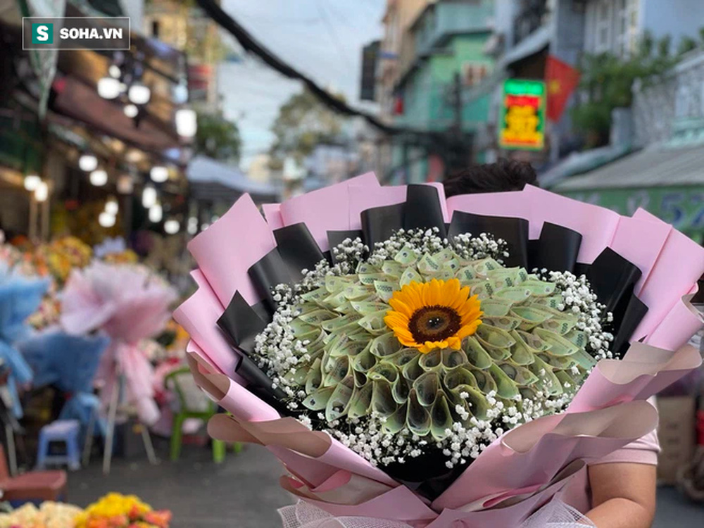 Bó hoa tặng người yêu dịp 14/2 cao hơn tiền lương cơ sở - Ảnh 2.