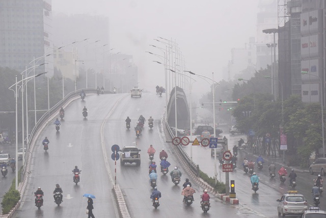 Trời chuyển rét đậm kèm mưa lớn, Hà Nội và các tỉnh miền Bắc bước vào chuỗi ngày thời tiết rất xấu - Ảnh 1.