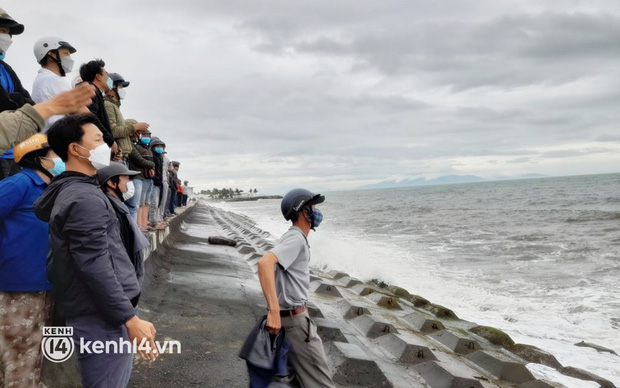 ẢNH: Hiện trường vụ chìm cano chở du khách khiến 17 người chết và mất tích ở Hội An - Ảnh 10.