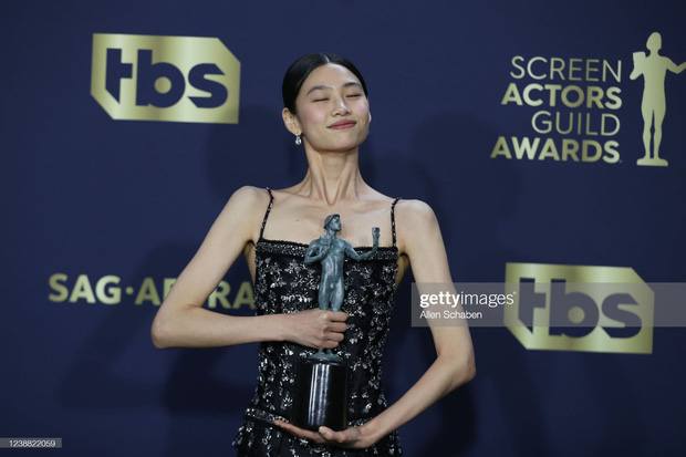 Siêu thảm đỏ SAG Awards: Selena Gomez đẹp nghẹt thở khoe vòng 23 tỷ, Lady Gaga hóa bà hoàng át luôn mỹ nhân Squid Game gầy gò - Ảnh 12.