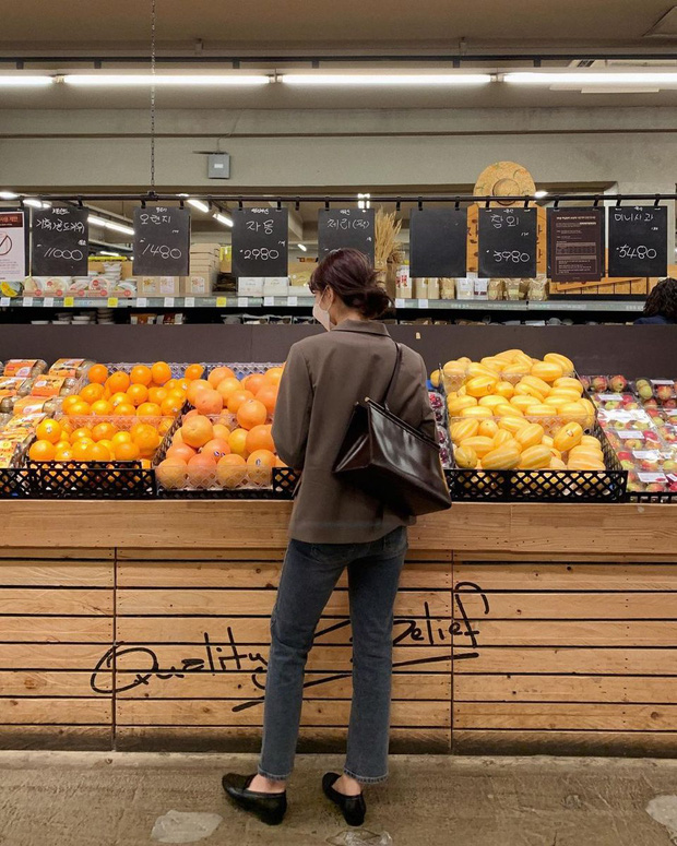 Có một hiệu ứng khiến bạn luôn bị siêu thị hớp hồn, định vào mua bó rau nhưng lại tay xách nách mang ra về, hoá đơn cứ tiền triệu... - Ảnh 1.