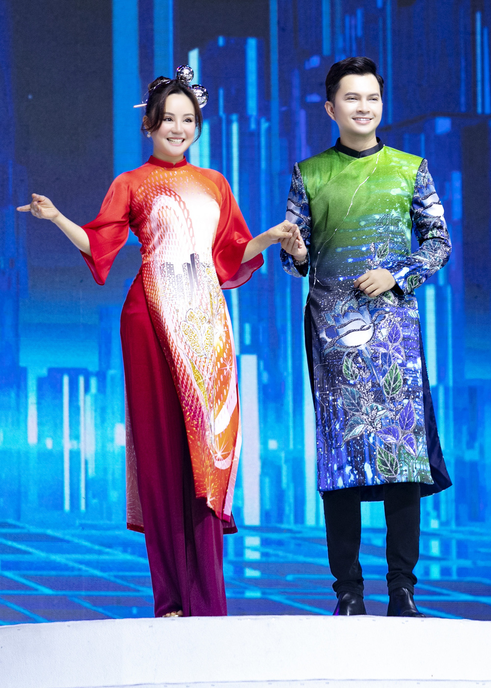 Hoa hậu Hà Kiều Anh đưa ba con lên sàn diễn thời trang - Ảnh 3.