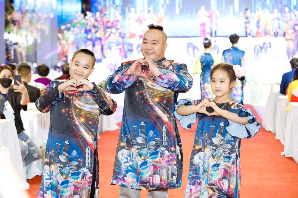 Hoa hậu Hà Kiều Anh đưa ba con lên sàn diễn thời trang - Ảnh 6.