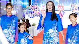 Hoa hậu Hà Kiều Anh đưa ba con lên sàn diễn thời trang