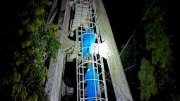 Lực lượng cứu hộ hát để giải cứu thai phụ trèo lên đỉnh tháp nước cao 25m