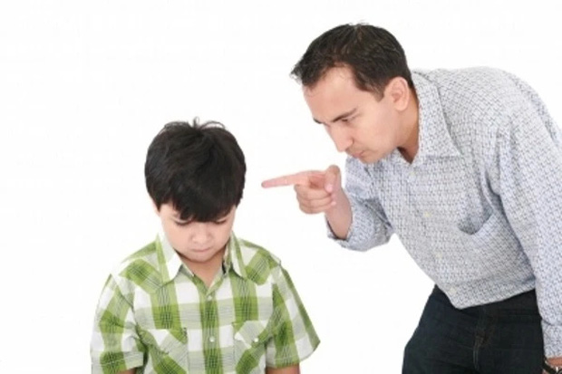 Giáo sư tâm lý: Người cha thường làm 3 hành động này dễ khiến con lớn lên tự ti, kém cỏi - Ảnh 1.