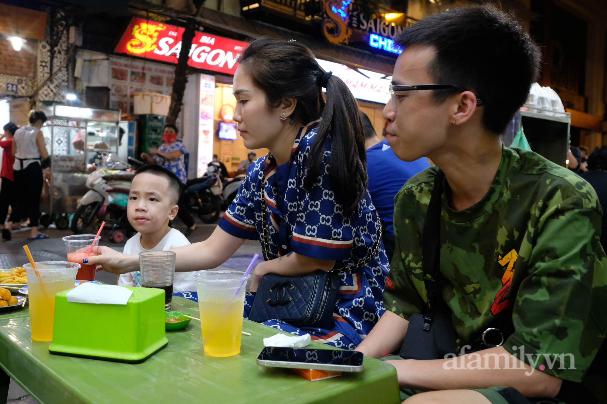Hà Nội bỏ quy định đóng cửa hàng quán trước 21h: 