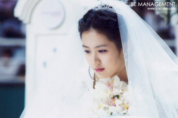 Son Ye Jin nhiều lần hóa cô dâu trước siêu đám cưới: Xinh đẹp trong trẻo lại sexy xịt máu mũi, đẹp thế này bảo sao Hyun Bin mê đắm! - Ảnh 6.