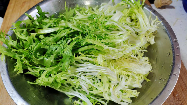 salad rau cúc đắng