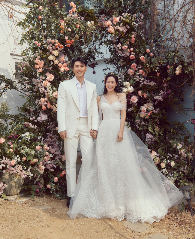 HOT: Chính thức lộ diện ảnh cưới của Hyun Bin - Son Ye Jin  - Ảnh 1.