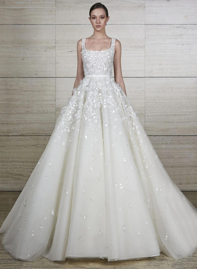 Váy cưới chính thức của Son Ye Jin: Thiết kế tối giản nhưng siêu tinh tế từ thương hiệu xa xỉ bậc nhất - Ảnh 2.
