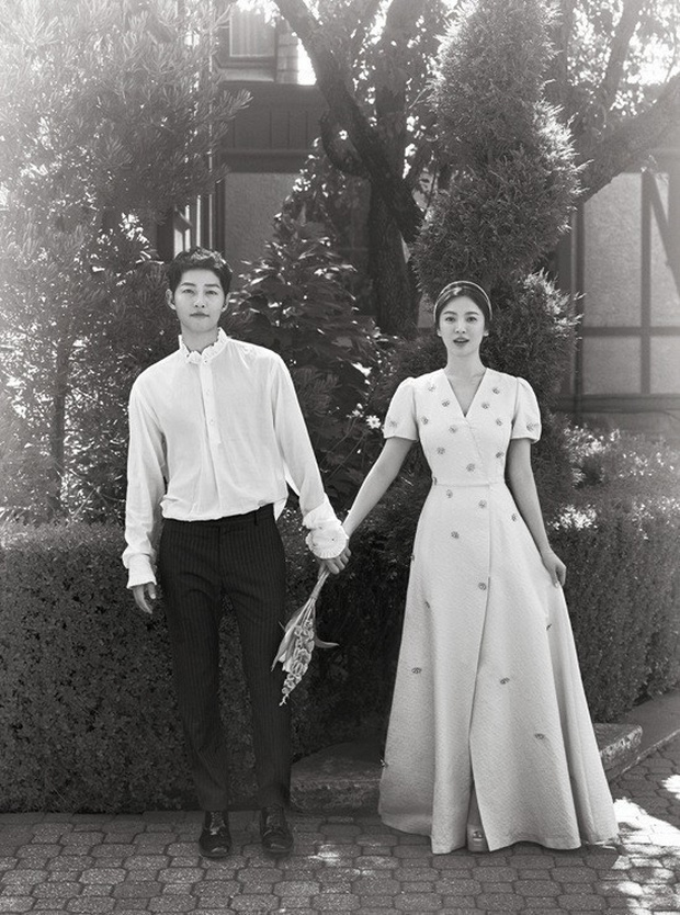 Song Hye Kyo và Son Ye Jin: Từng bước qua đời Hyun Bin, váy cưới cô này nhiều gấp 2,5 lần cô kia nhưng giá trị lại chưa bằng... - Ảnh 6.