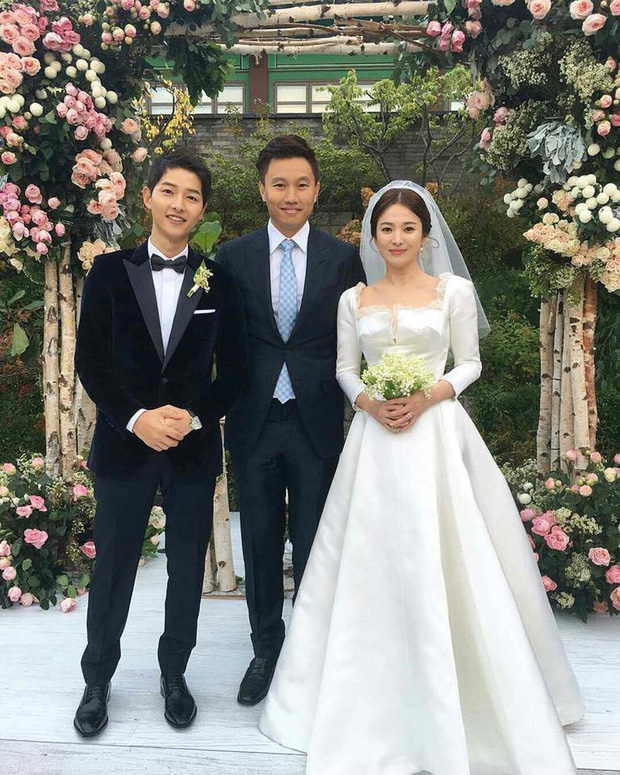 Song Hye Kyo và Son Ye Jin: Từng bước qua đời Hyun Bin, váy cưới cô này nhiều gấp 2,5 lần cô kia nhưng giá trị lại chưa bằng... - Ảnh 3.