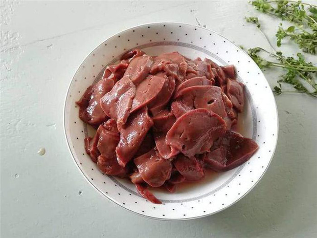 Mua thịt lợn nhớ né 4 phần bẩn nhất kẻo rước bệnh vào thân, nhiều người không biết nên cứ vô tư ăn - Ảnh 2.