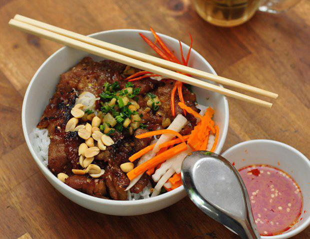 Loại thịt có chứa chất gây ung thư số 1 mà WHO cảnh báo, thế nhưng đây lại là món khoái khẩu trong mâm cơm của các gia đình Việt - Ảnh 2.