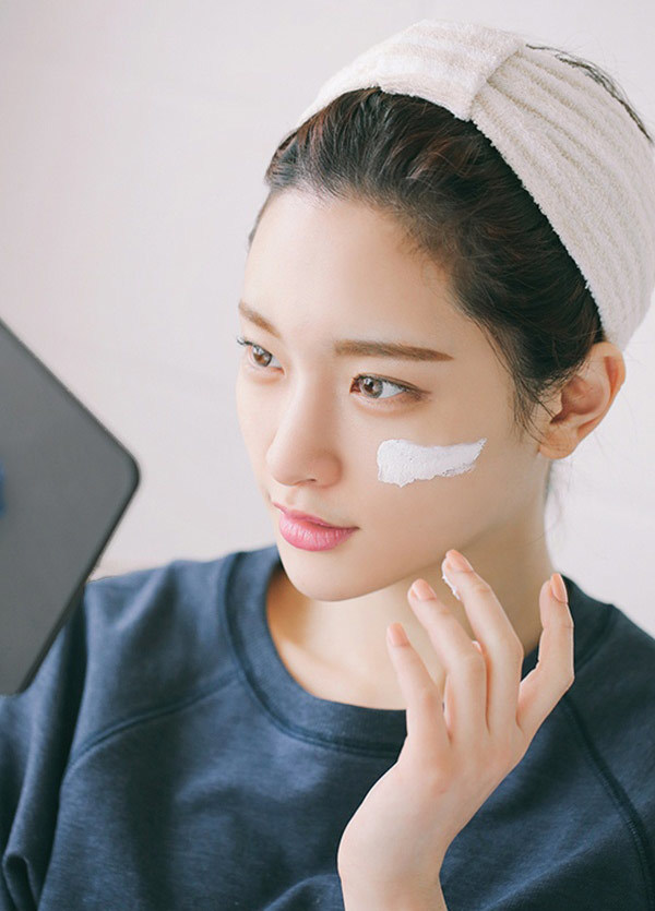 Chị em có 3 thói quen này chứng tỏ collagen đang dần bị hút cạn, đừng hỏi vì sao da nhăn nheo, già trước tuổi - Ảnh 1.