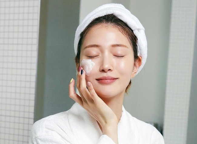 Chị em có 3 thói quen này chứng tỏ collagen đang dần bị hút cạn, đừng hỏi vì sao da nhăn nheo, già trước tuổi - Ảnh 3.