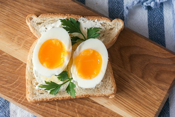 6 kiểu ăn trứng giúp chị em giảm cân nhanh bất ngờ, dùng để ăn sáng thì không chỉ tốt cho cơ bắp mà còn làm đẹp da - Ảnh 1.