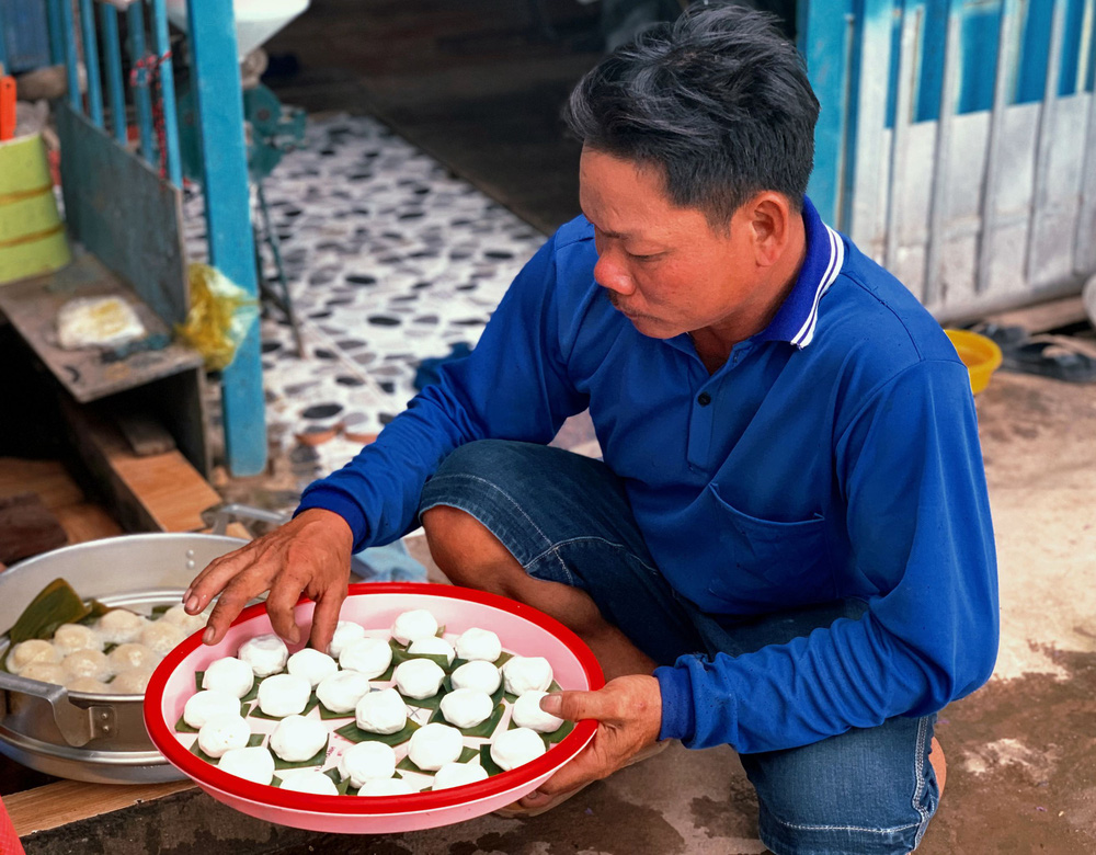 Dị nhân miền Tây tay không bắt cá trên sông Vàm Nao: Ai nhìn thấy cũng giật mình kinh ngạc - Ảnh 3.