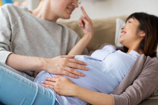 Bụng bầu “nửa mềm nửa cứng” liệu có phải em bé muốn chui ra ngoài sớm? Bác sĩ giải thích 3 lý do - Ảnh 3.