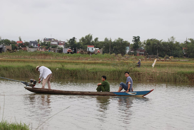 Thi thể đàn ông bị trói nổi trên sông: Con gái gào khóc gọi cha ơi ở hiện trường - Ảnh 6.