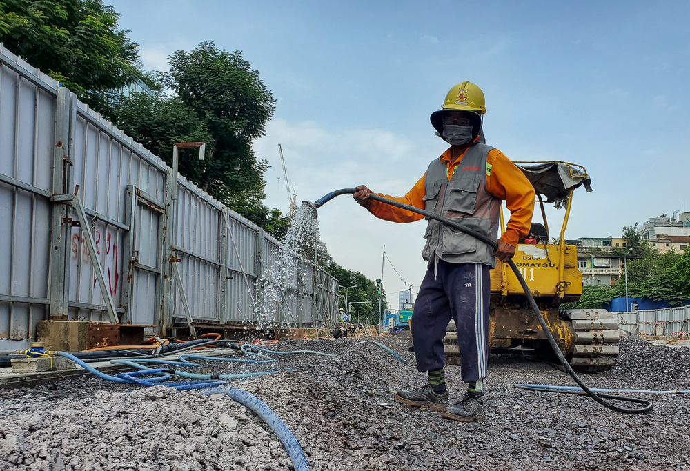 Rào chắn Metro trên “đất vàng” quận 1 được tháo dỡ, mở ra không gian đi bộ mới cho người dân TP.HCM  - Ảnh 10.