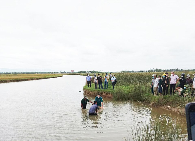 Vụ thi thể người đàn ông bị trói trôi trên sông: Hé lộ nguyên nhân ban đầu - Ảnh 1.