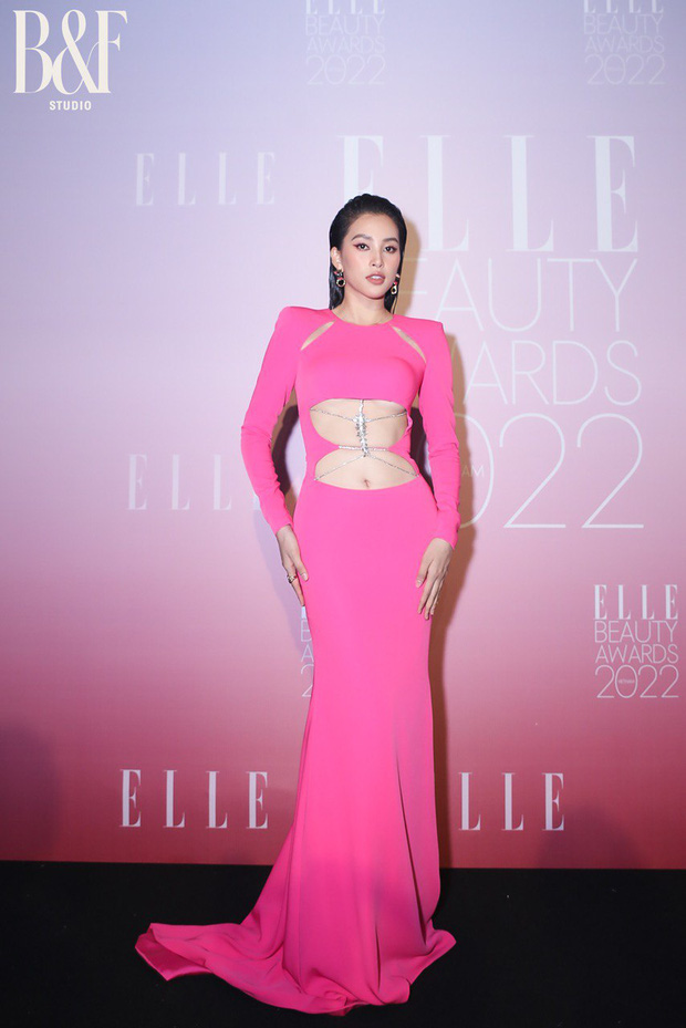 Thảm đỏ Elle Beauty Awards 2022: Tiểu Vy - Lương Thùy Linh sexy hết nấc, Hoàng Oanh xuất hiện đầy thần thái hậu ly hôn - Ảnh 3.
