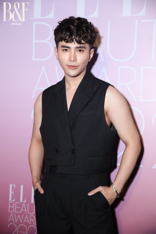 Thảm đỏ Elle Beauty Awards 2022: Tiểu Vy - Lương Thùy Linh sexy hết nấc, Hoàng Oanh xuất hiện đầy thần thái hậu ly hôn - Ảnh 14.