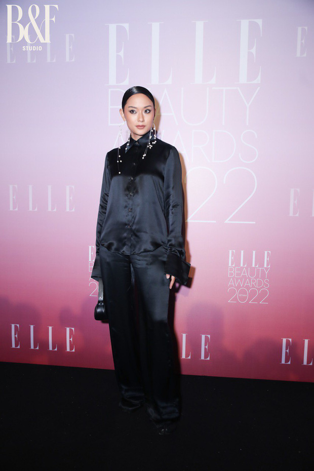 Thảm đỏ Elle Beauty Awards 2022: Tiểu Vy - Lương Thùy Linh sexy hết nấc, Hoàng Oanh xuất hiện đầy thần thái hậu ly hôn - Ảnh 9.