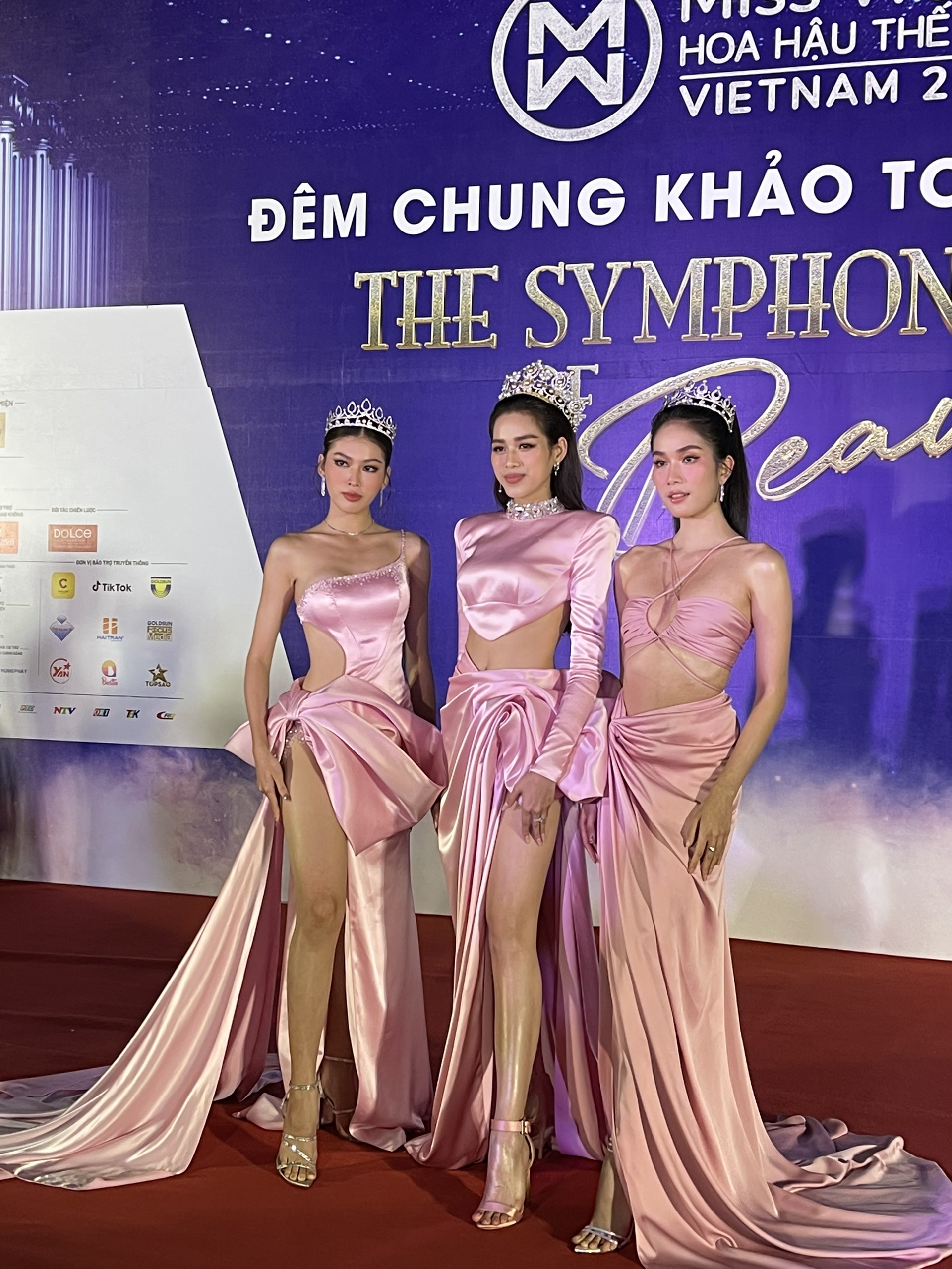 Thảm đỏ Chung khảo Miss World Việt Nam: Lộ rõ nhan sắc thật của dàn Hoa hậu - Á hậu qua ảnh chưa chỉnh sửa - Ảnh 8.