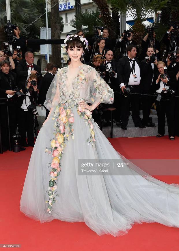 Có 1 năm Phạm Băng Băng thống trị thảm đỏ Cannes: Đẹp nao lòng với bộ đầm hoa như tiên tử, ống kính Getty Images cũng chịu thua - Ảnh 3.