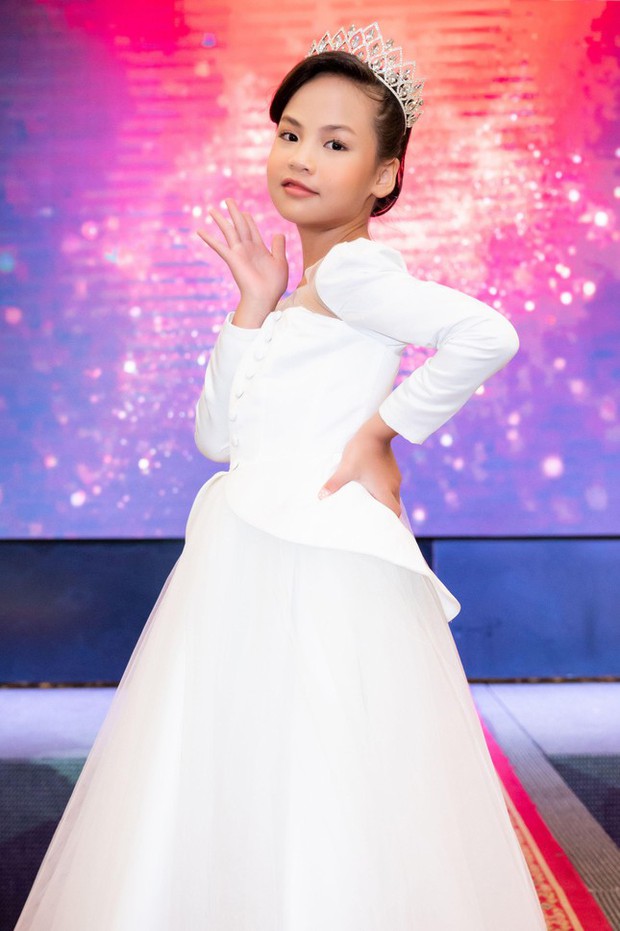Cô bé 9 tuổi tại TPHCM đại diện cho Việt Nam dự thi Hoa hậu nhí Quốc tế - Ảnh 2.