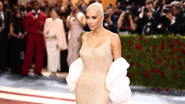 Kim Kardashian phải khổ sở đánh đổi 1 điều để diện đầm 110 tỷ huyền thoại của Marilyn Monroe đến dạ tiệc Met Gala 2022 - Ảnh 8.