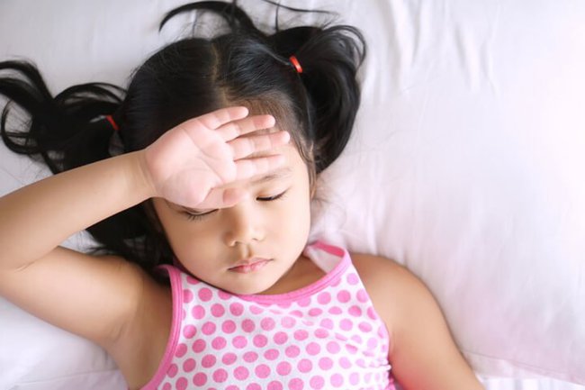 Trẻ bị viêm tai giữa tái đi tái lại có 2 nguyên nhân, nguyên nhân thứ 2 khiến nhiều cha mẹ vô cùng hối hận - Ảnh 3.