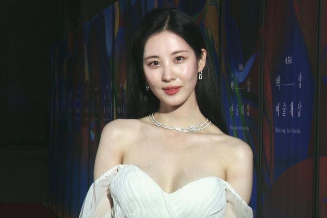 Dàn sao hạng A Kbiz đổ bộ thảm đỏ Beaksang 2022: Park Bo Gum lần đầu lộ diện hậu xuất ngũ, cuộc đọ sắc siêu mãn nhãn của Yoona - Suzy - Ảnh 3.