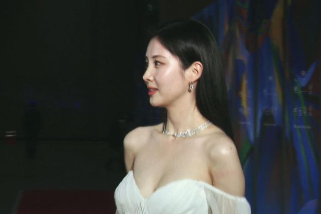 Dàn sao hạng A Kbiz đổ bộ thảm đỏ Beaksang 2022: Park Bo Gum lần đầu lộ diện hậu xuất ngũ, cuộc đọ sắc siêu mãn nhãn của Yoona - Suzy - Ảnh 5.
